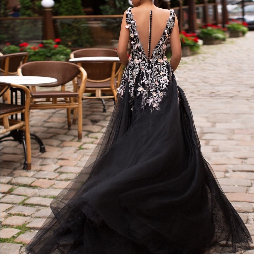 Brand new, never altered Pollardi Gown